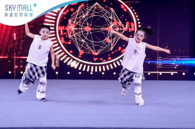 舞大赛暨“舞力全开”健身舞蹈赛圆满收官麻将胡了2游戏入口2025上海市健身排(图2) 舞大赛暨“舞力全开”健身舞蹈赛圆满收官麻将胡了2游戏入口2025上海市健身排(图2)